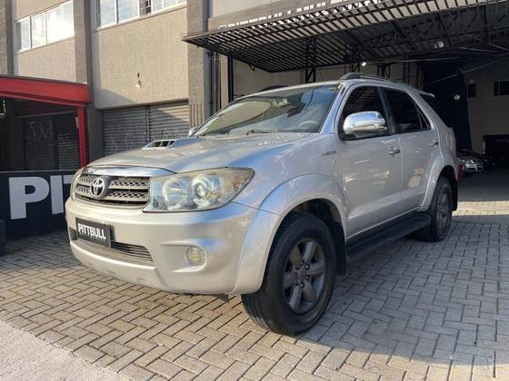 TOYOTA HILUX SW4 3.0 SRV 4X4 7 LUGARES 16V TURBO INTERCOOLER DIESEL 4P AUTOMÁTICO TOYOTA HILUX SW4 3.0 SRV 4X4 7 LUGARES 16V TURBO INTERCOOLER DIESEL 4P AUTOMÁTICO